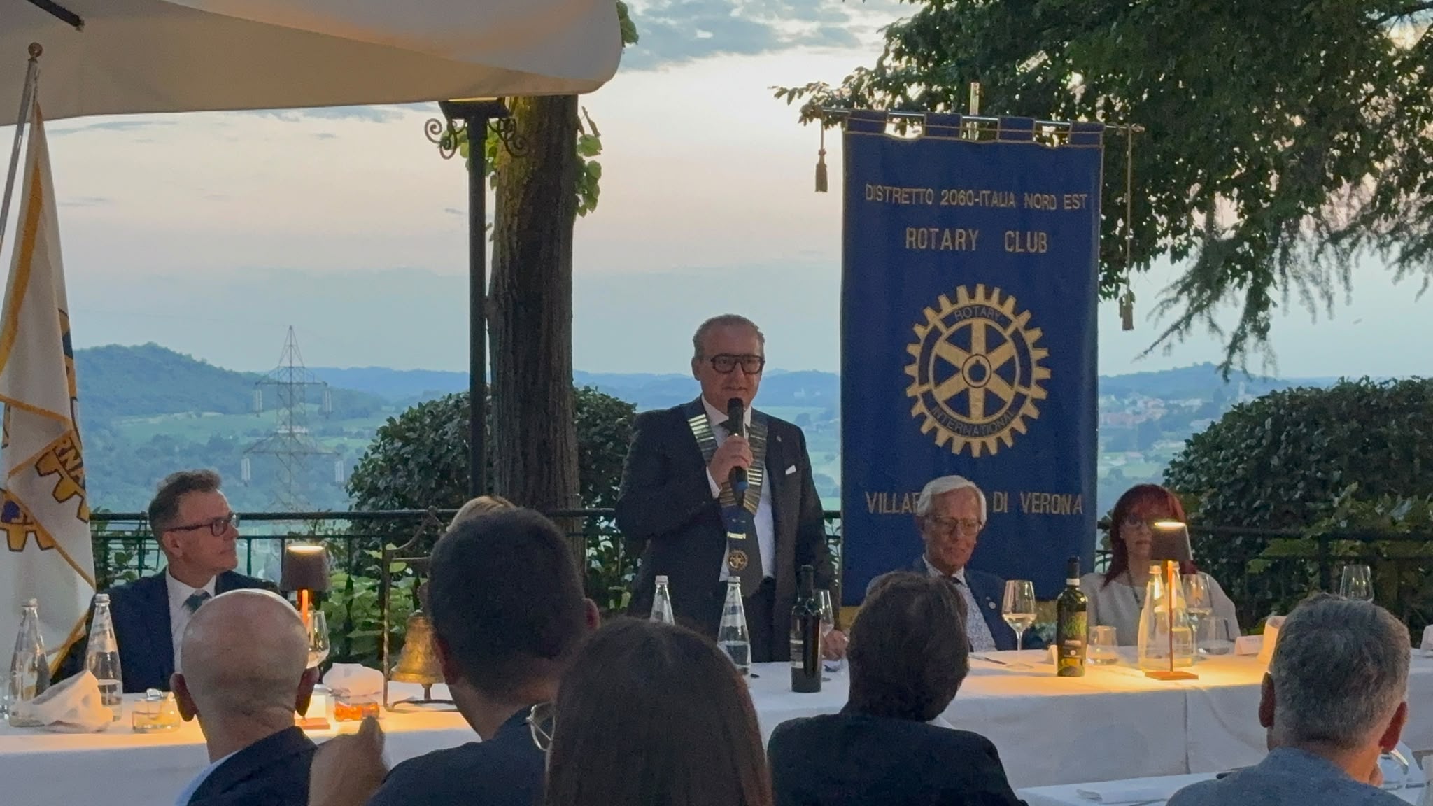 Un momento della serata del passaggio di consegne