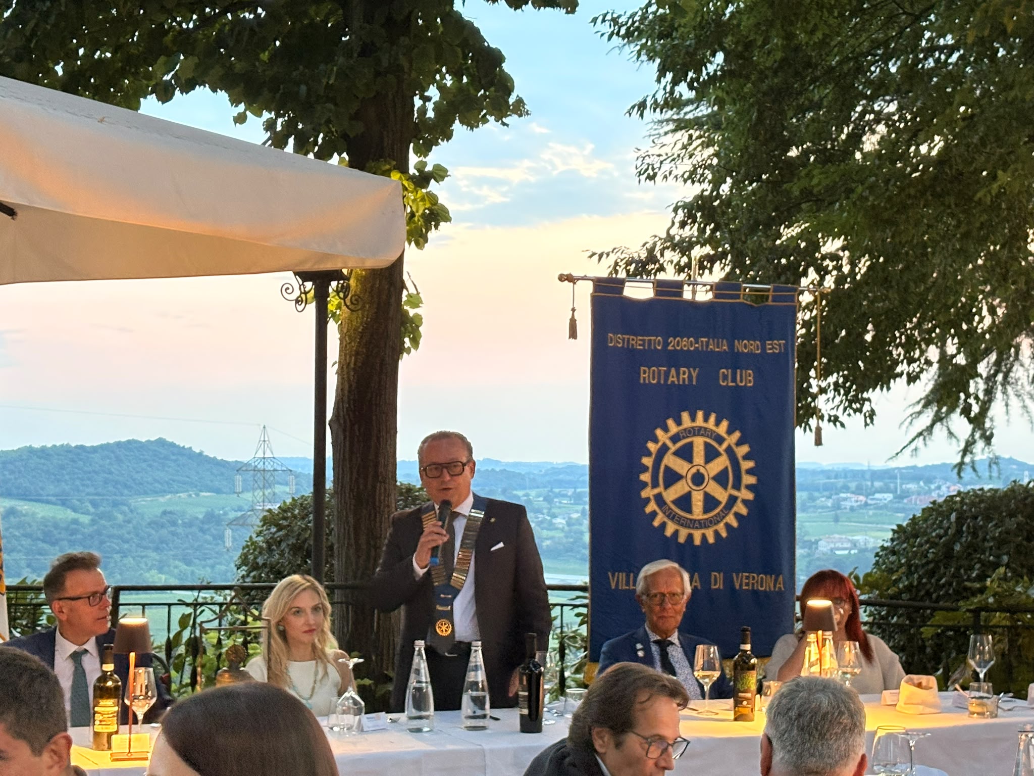 Un altro momento della serata del passaggio di consegne